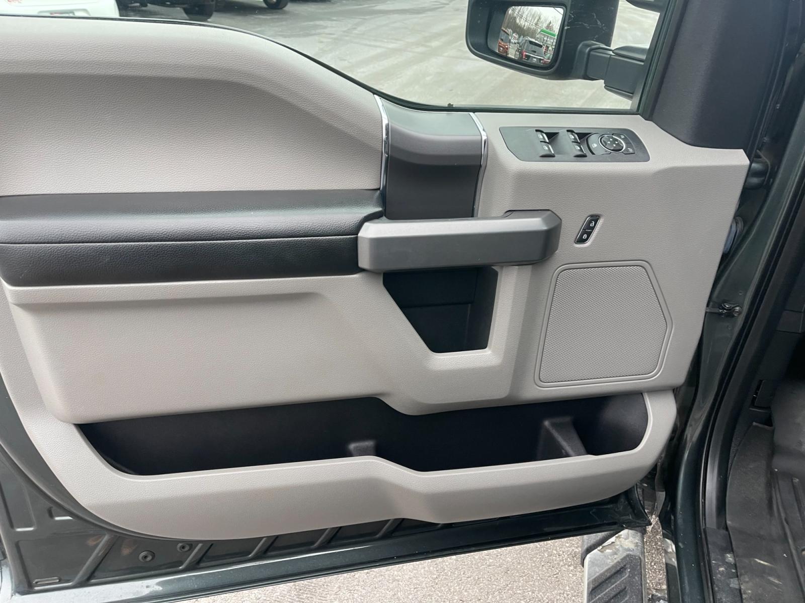 2018 Gray /Gray Ford F-150 XLT SuperCrew 5.5-ft. 2WD (1FTEW1E51JK) with an 5.0L V8 OHV 32V FFV engine, 10 Speed Auto transmission, located at 11115 Chardon Rd. , Chardon, OH, 44024, (440) 214-9705, 41.580246, -81.241943 - This 2018 Ford F-150 XLT Crew Cab described is a well-equipped, full-sized pickup truck featuring a robust 5.0-liter V8 engine that runs on flex-fuel and is mated to a smooth 10-speed automatic transmission. Premium amenities such as heated front seats, a high-quality sound system, smartphone integr - Photo #19